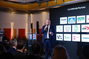 Manager di Crédit Agricole Italia sul parco de La Place, lo spazio per conferenze aziendali a Catania, durante un discorso di inaugurazione con le autorità locali, la stampa e i manager delle aziende partner del programma di accelerazione di startup