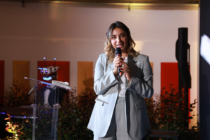 Annarita D’Urso, Managing Director di Le Village Sicilia, durante il suo discorso di inaugurazione in cui espone la mission e gli obiettivi dell'hub di diventare un punto di riferimento per le startup innovative siciliane